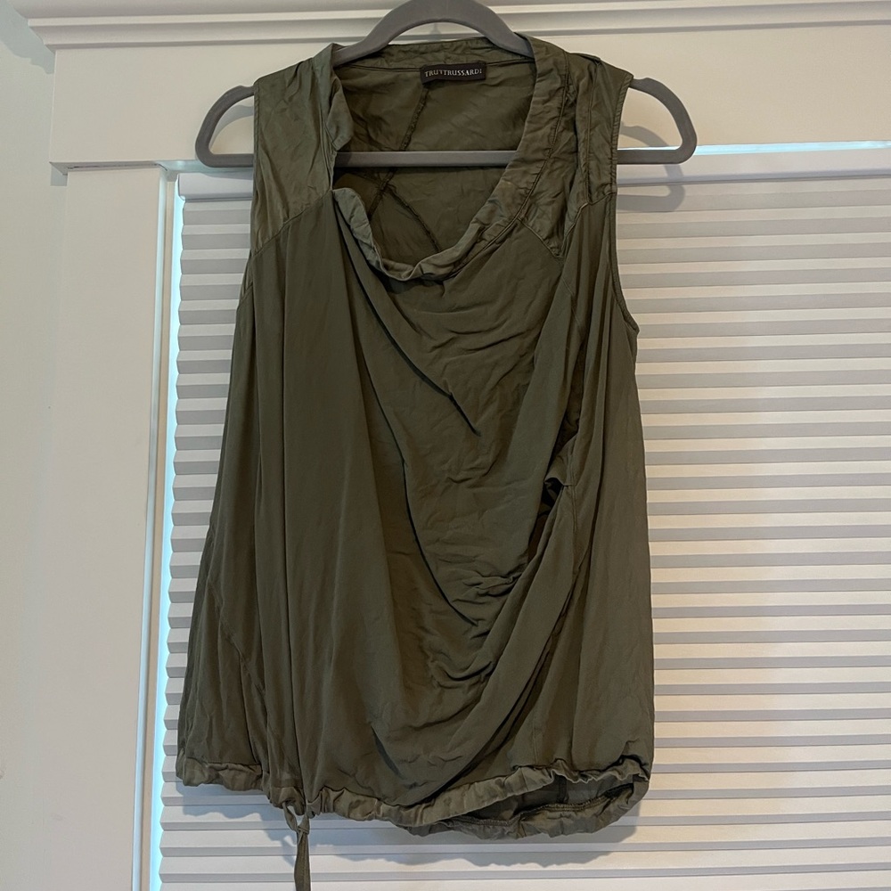 Trussadari Green Top